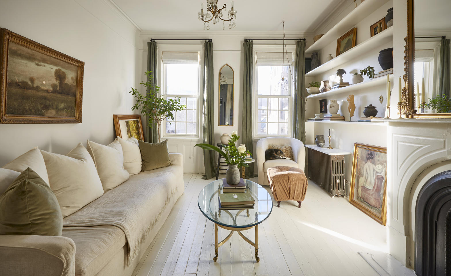 Salon élégant après rénovation